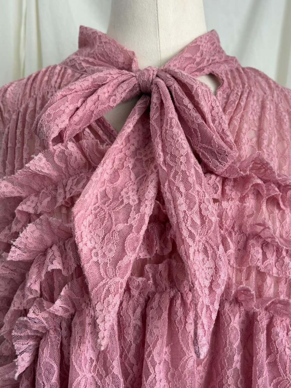 Pink Lace Ruffle Blouse L - Picture 4 of 8